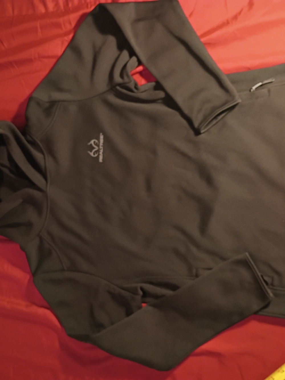 Realtree Men's Black Pullover Hoodie with Subtle Logo